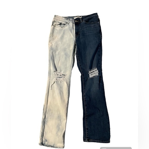Levi's Denim - Womens Levi two toned jeans. Distressed knees. Classic straight. Size 4.